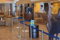 自動検温機を設置しております