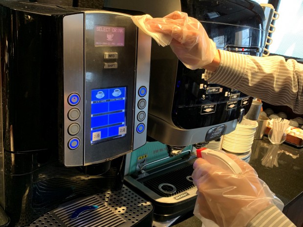 ドリンク、コーヒーマシン等のボタンの消毒