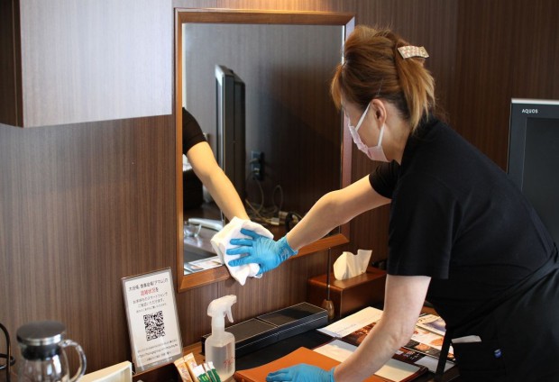 客室清掃時は常時換気を行い、マスク・手袋を着用
